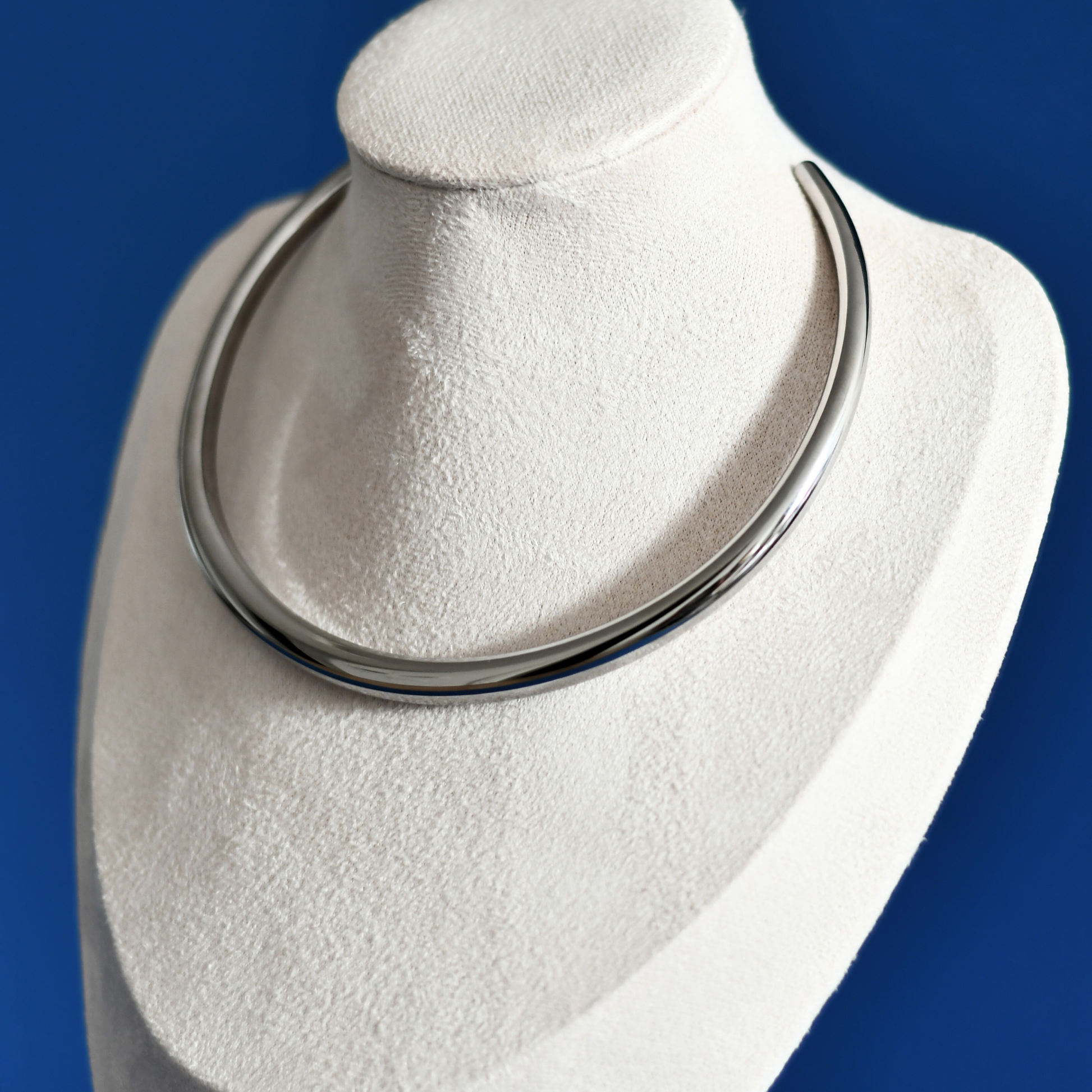 CLIMAT stainless steel elegant fashion necklace in silver close up - Alogan