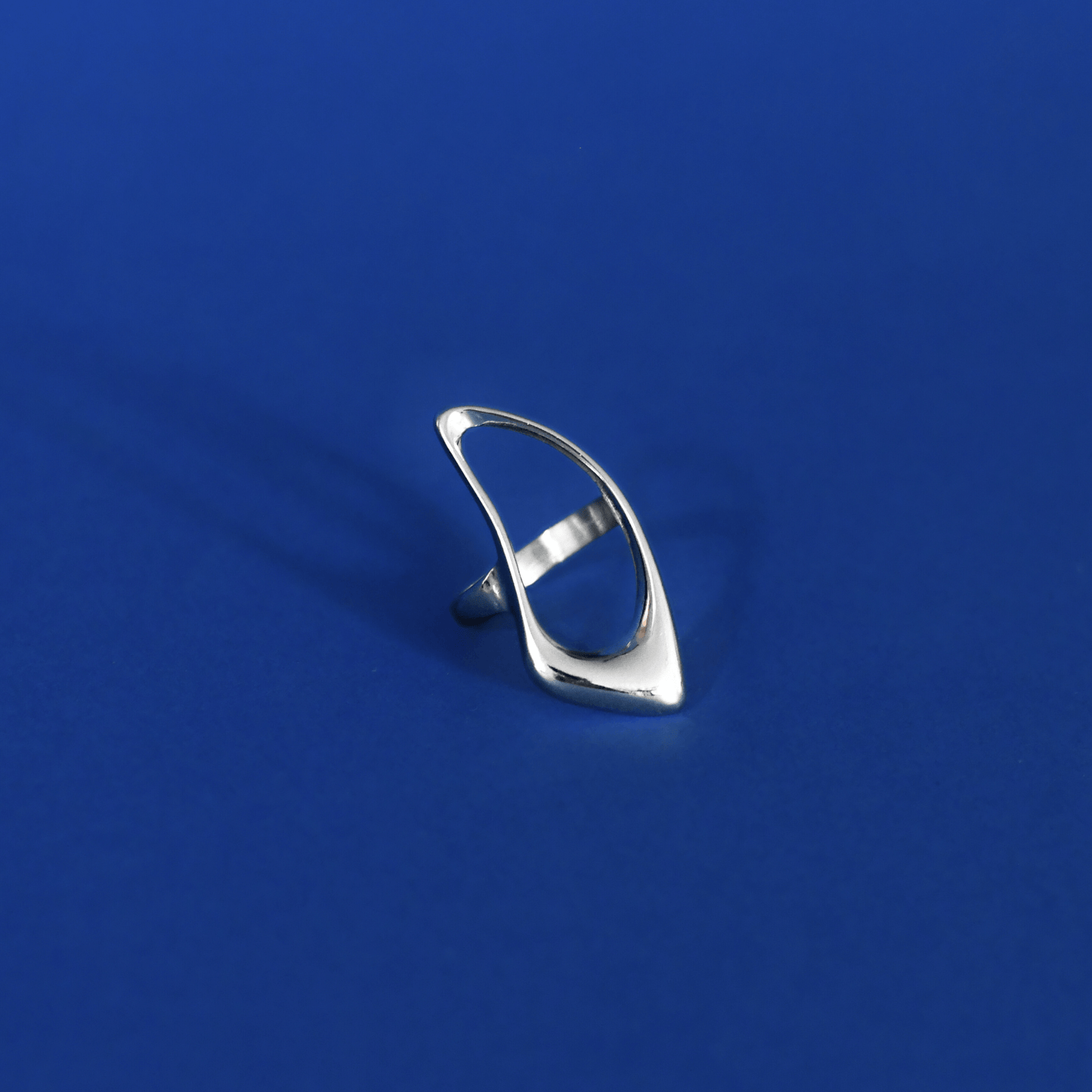 FENTE stainless steel ring with futuristic elegance style in silver - Alogan