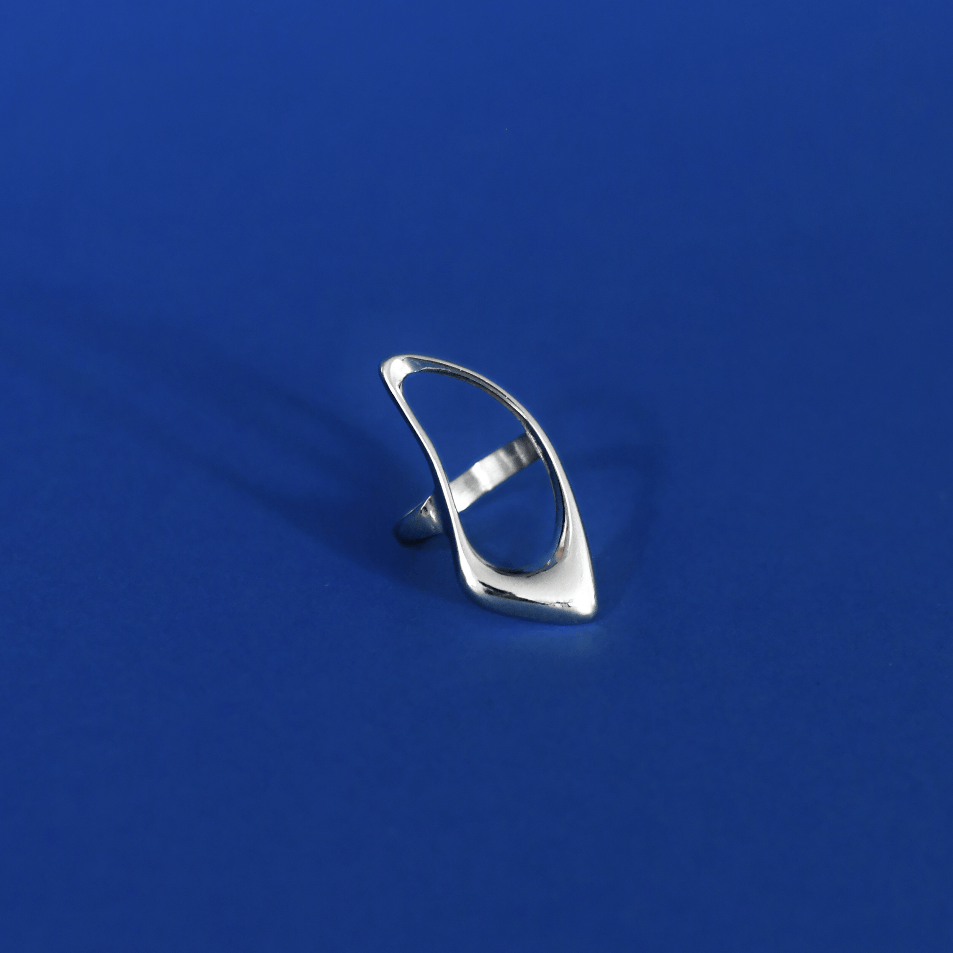 FENTE stainless steel ring with futuristic elegance style in silver - Alogan