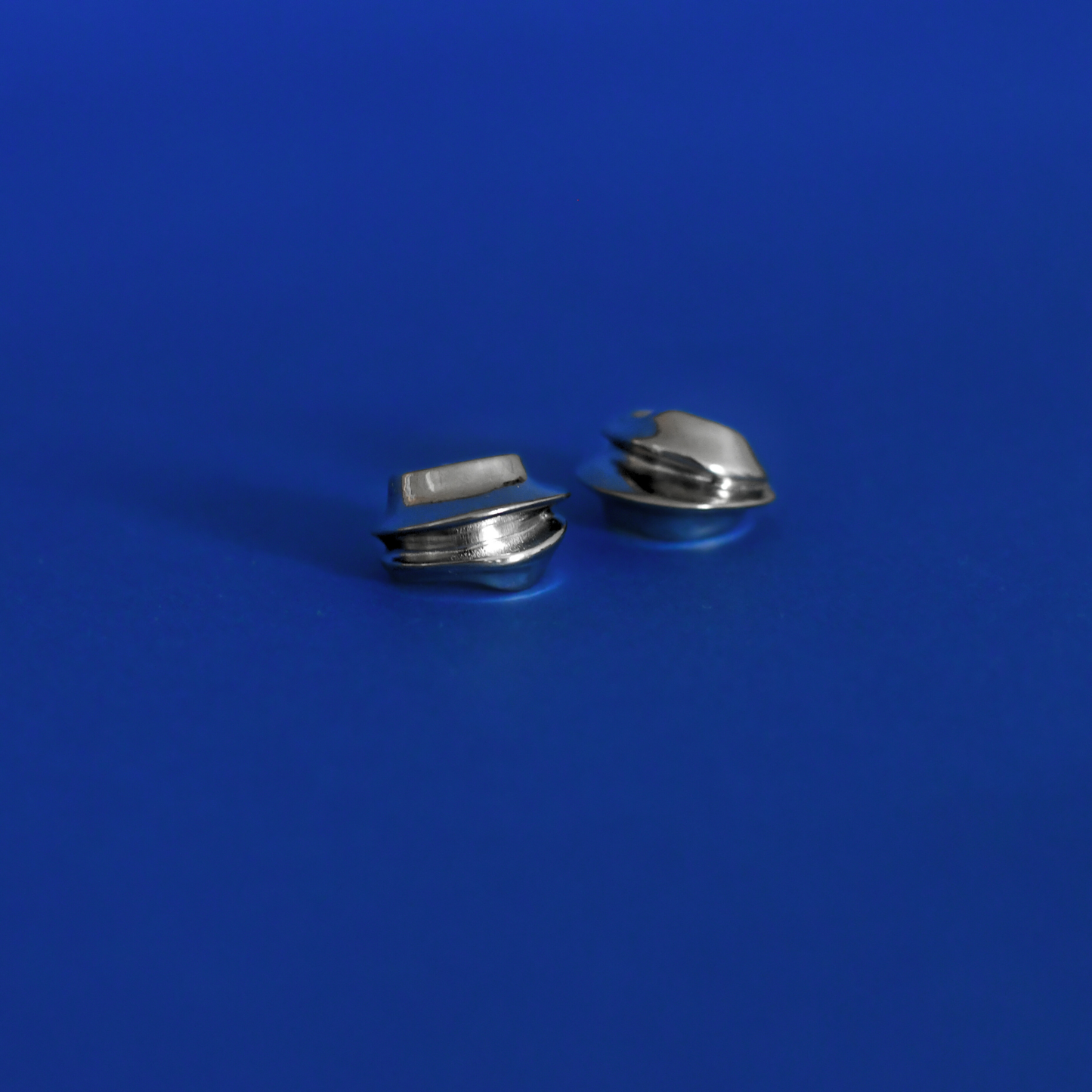 LAMES stainless steel ear cuffs in silver