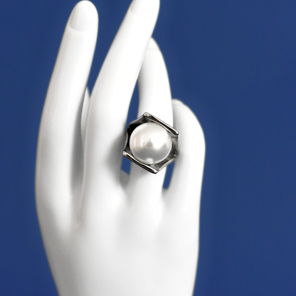 PERLANO stainless steel fashion design pearl ring on finger