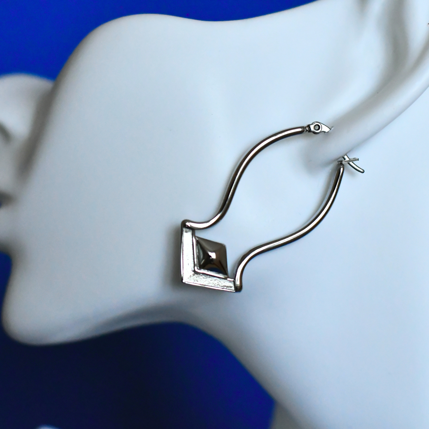 SENTARA stainless steel earrings in silver on ear - Alogan