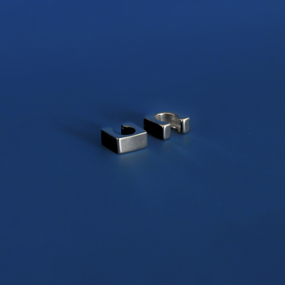 TESIR stainless steel ear cuffs in silver