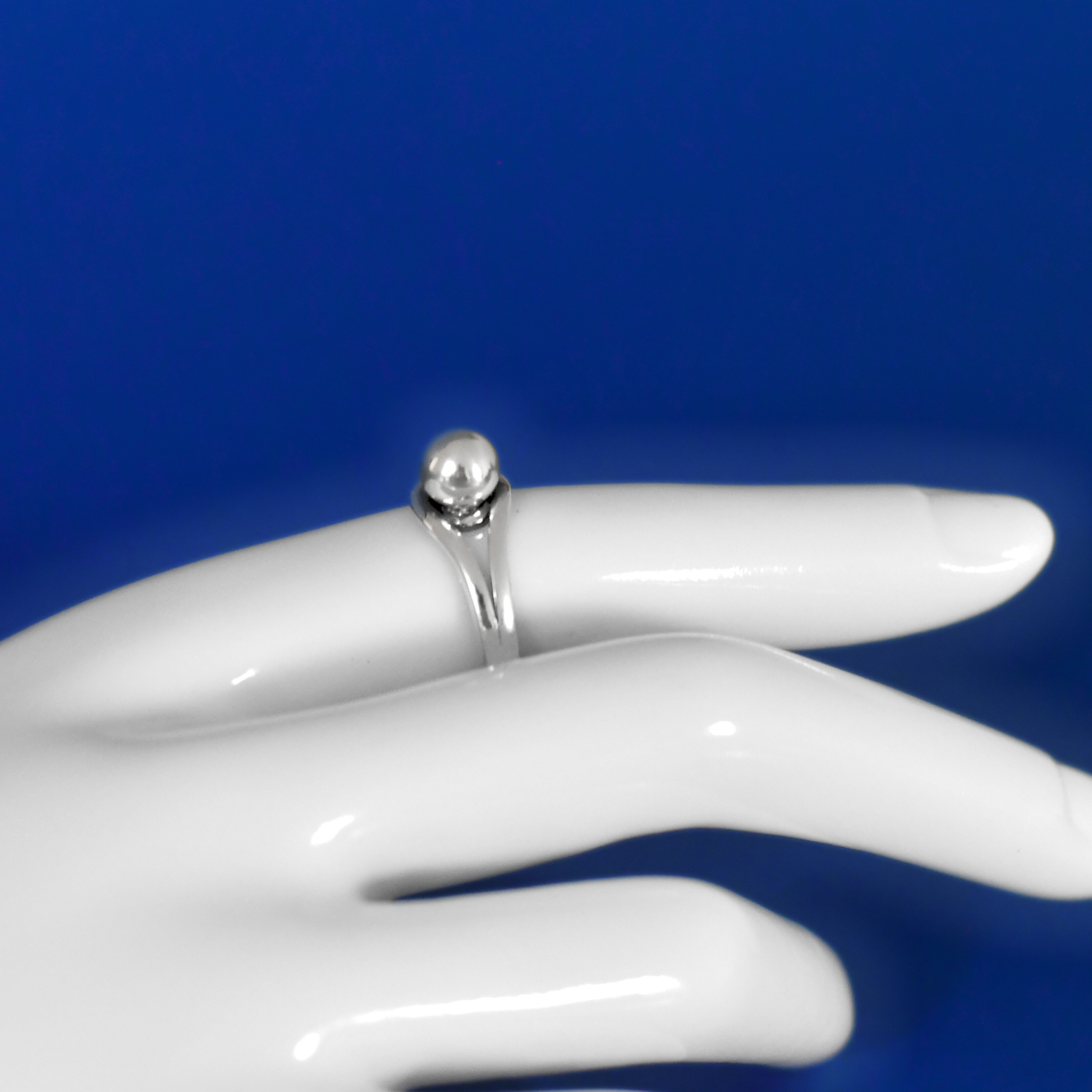 COSMO sterling silver adjustable ring with futuristic design 