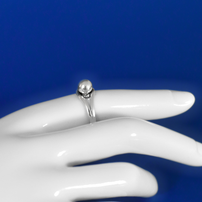 COSMO sterling silver adjustable ring with futuristic design 